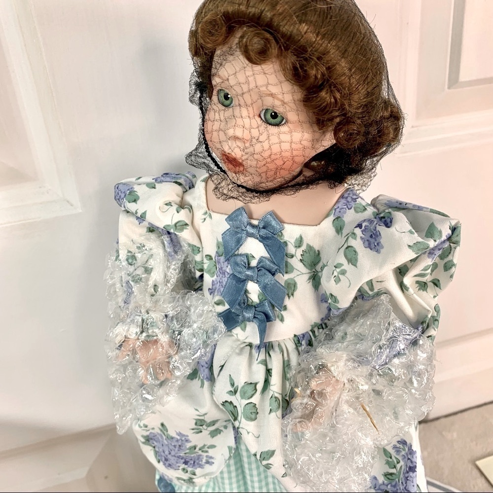 NEW Ashton Drake Galleries "Little Miss Muffett" Porcelain Doll - Picture 7 of 17